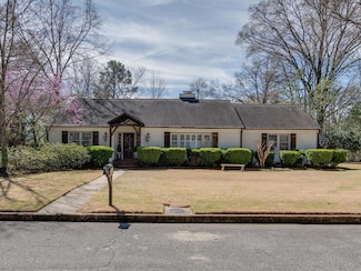 4041 N Walnut Grove Cir, Memphis, TN 38117