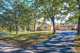 836 Stella St, Lebanon, MO 65536