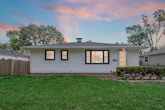 1107 Campbell Ave, Wheaton, IL 60189