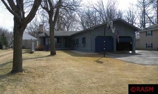 865 6th St, Windom, MN 56101
