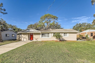 1009 Perkins St, Leesburg, FL 34748