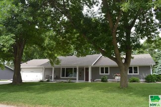 604 Louisiana Ave SW, Orange City, IA 51041