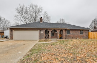 1930 S Hedgewood Dr, Bolivar, MO 65613