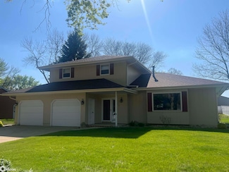 906 11th St SW, Humboldt, IA 50548