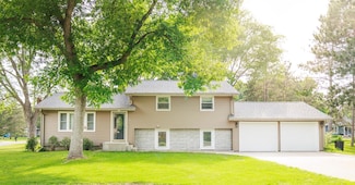 801 Riverside Ave N, Sartell, MN 56377