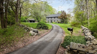 37 Pulpit Rock Rd, Woodstock, CT 06281