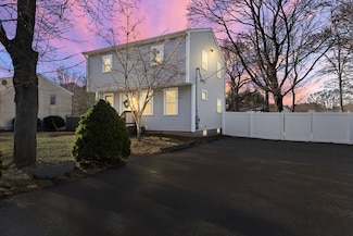 461 W Water St, Rockland, MA 02370