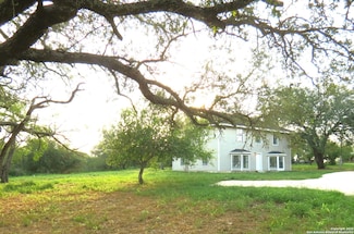 226 River Bluff Dr, Lytle, TX 78052