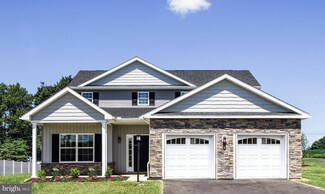 215 Gardenia Ln, Lebanon, PA 17042