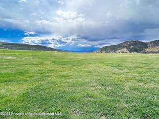 1050 Flag Creek Dr, Meeker, CO 81641