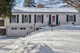 174 Ridgeview Dr, Wayzata, MN 55391