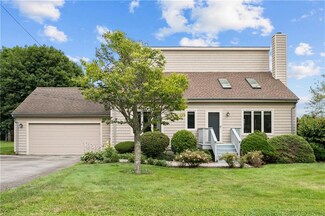 3 Barton Ln, Middletown, RI 02842