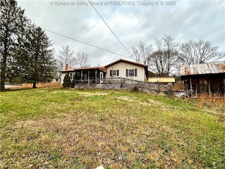 1163 Pigeon Roost Rd, Kenna, WV 25248