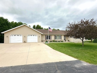 1634 Hickory Hill Rd, Decorah, IA 52101