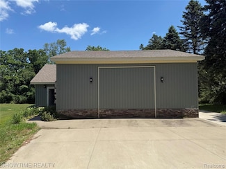 2248 Granger Rd, Ortonville, MI 48462