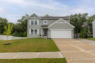 10650 Woodbushe Dr, Lowell, MI 49331