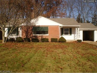 2932 Eldora Dr, Youngstown, OH 44511