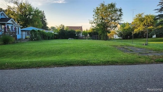 1497 Williamson Williamson Ave, Burton, MI 48529
