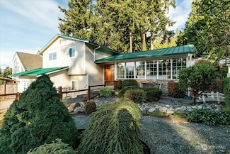 1415 Manor Way, Freeland, WA 98249