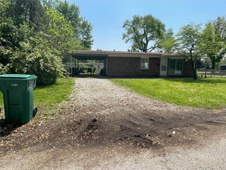152 Saint James Ln, East Saint Louis, IL 62206