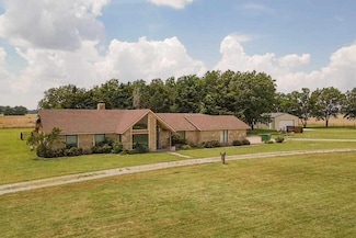 5956 Glasgow Rd, Ponca City, OK 74604