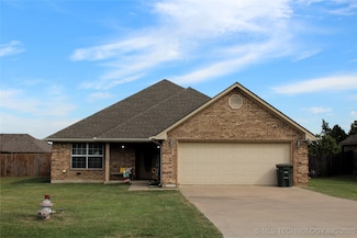 908 N 3rd St, Calera, OK 74730