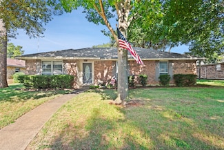 410 Daniel Ln, Cedar Hill, TX 75104