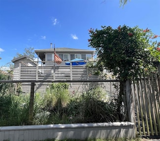 607 Bayberry Walk Unit 8, Ocean Beach, NY 11770