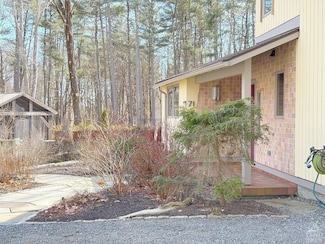 71 Blunt Rd, Great Barrington, MA 01230