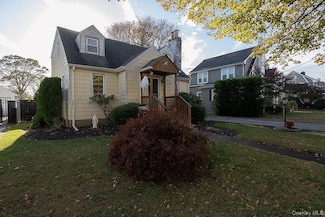 471 Windsor Place, Oceanside, NY 11572