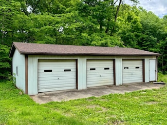 4666 S Pine Ridge Rd, Birdseye, IN 47513
