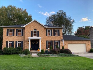 1202 Greenmont Hills Dr, Vienna, WV 26105