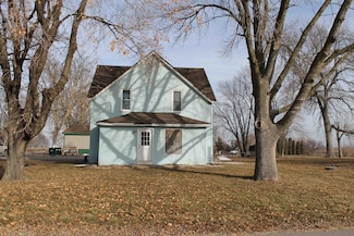 201 3rd St, Curlew, IA 50527