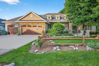 1163 Ava Ct, Neenah, WI 54956