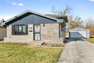 922 E 155th St, Phoenix, IL 60426