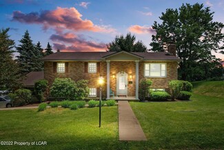 208 W Center Hill Rd, Dallas, PA 18612