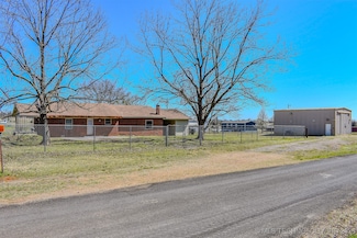 1201 N 4250 Rd, Hugo, OK 74743