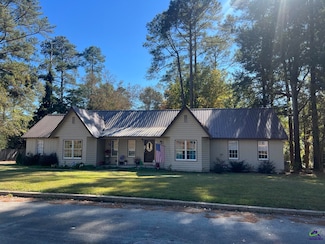 311 Overlook Dr, Montezuma, GA 31063