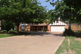 1820 Valley Rd, Lahoma, OK 73754