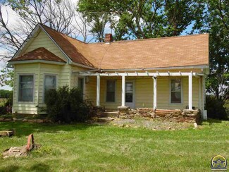 1402 E 249th St, Lyndon, KS 66451