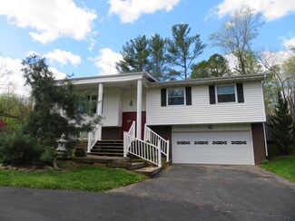 27 Halls Hill Rd, Ona, WV 25545
