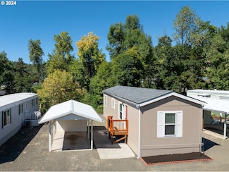 201 NE Peggy Ave Unit 6, Roseburg, OR 97470
