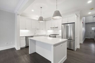 7 Southfield Ln Unit 7, Sherborn, MA 01770