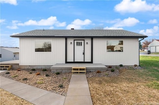6115 Walnut St NE, Crandall, IN 47114