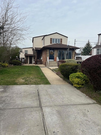 240 Oakley Ave, Elmont, NY 11003