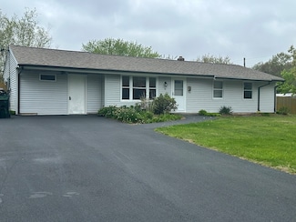 19 Lazywood Ln, Swansea, MA 02777