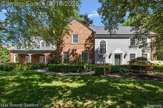 748 Waddington St, Bloomfield Hills, MI 48301