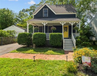 105 Worcester Ave, Riverside, RI 02915