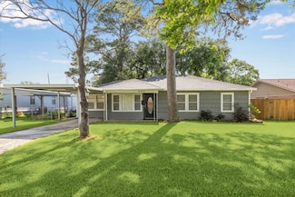 403 W Oak St, Highlands, TX 77562