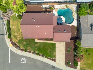 6996 Lincoln Creek Cir, Carmichael, CA 95608